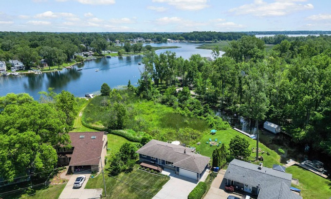 Waterford Casa | Lake Escape with Wellness Room