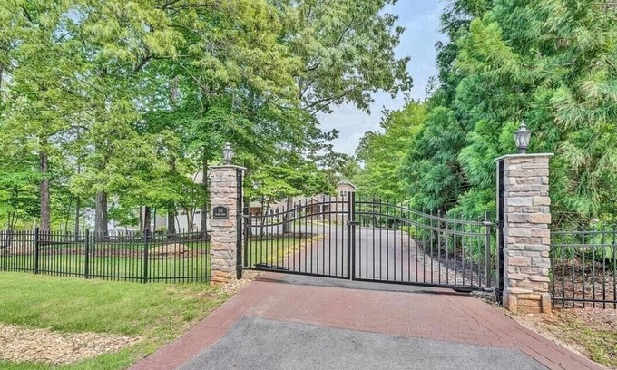 Westlake Corner Casa | Lake Estate!