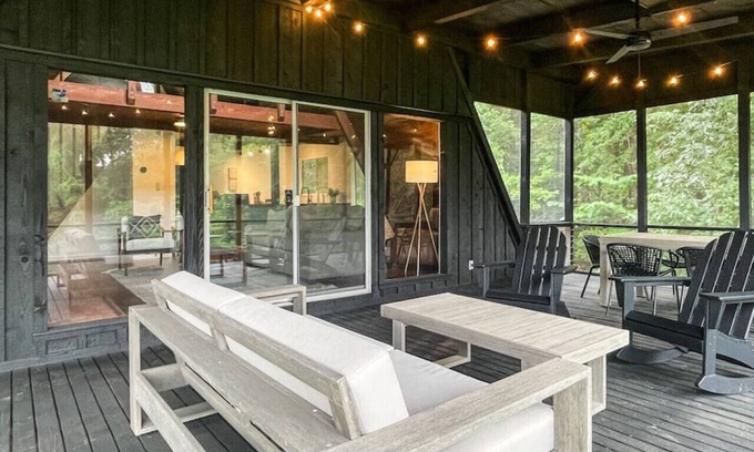 Cadiz Cabina | Lake Front A-Frame with Boat Slip!