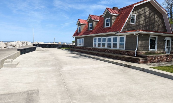 Huron Casa | Lake Front! Beach Access! Sunroom! Amazing Lake Views! New Listing! Cedar Point!