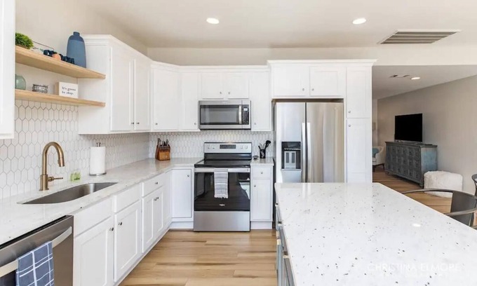 Kathleen Casa | Lake Front Cottage | Family Friendly | Spacious