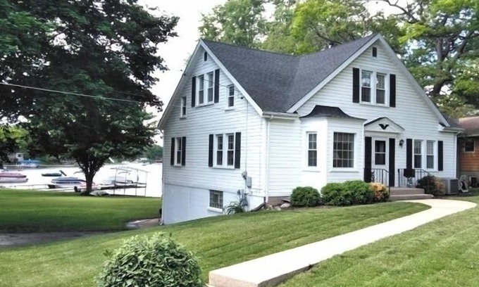 Powers Lake Casa | Lake Front Family get away