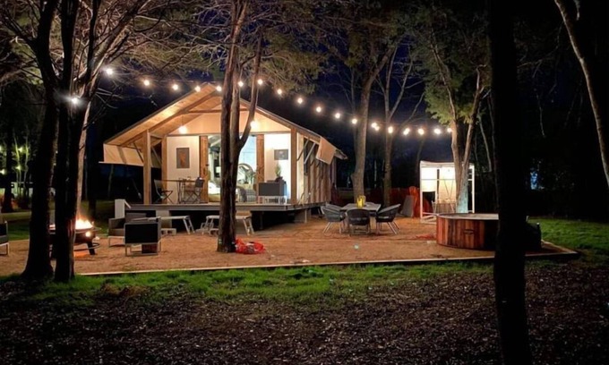Camp Swift Alquiler De RV | Lake Front Glamping Near Austin-Bathroom In Unit