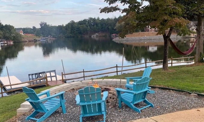 Hickory Cabaña | Lake front home 25 ft from water w/ private dock, firepits, kayaks & paddle boat