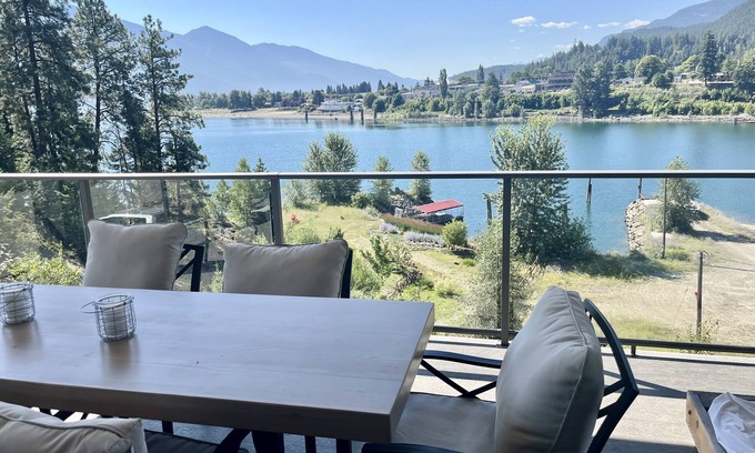 Kaslo Casa | Lake front home in beautiful Kaslo, BC, walking distance to town and Kaslo Bay!