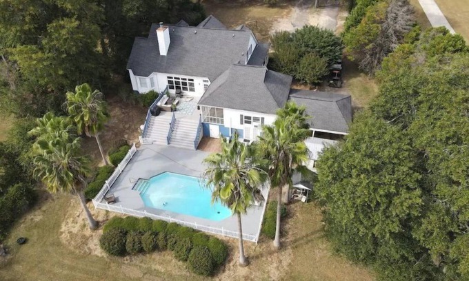Cordele Casa | Lake Front Home with Pool! Jet Ski rental available!!
