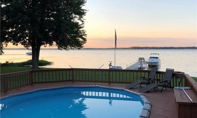 Brewerton Casa | Lake front house with Pool and hot tub and game room