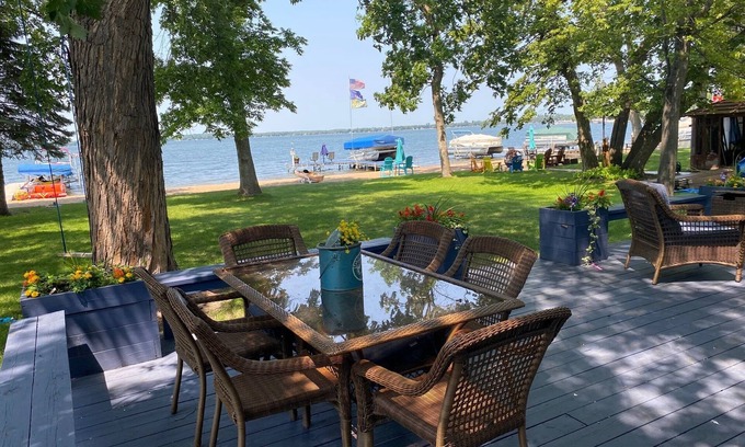 Detroit Lakes Cabina | Lake front Lake Melissa Cabin with huge sand beach!