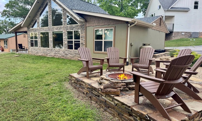 Shell Knob Casa | Lake Front/ Lake View! Pool, Fire Pit at No Bad Days Cabin on Table Rock Lake