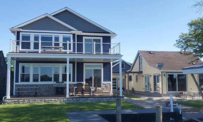 Anchorville Casa | Lake front luxury new house located across from famous Cabana Blues Resort