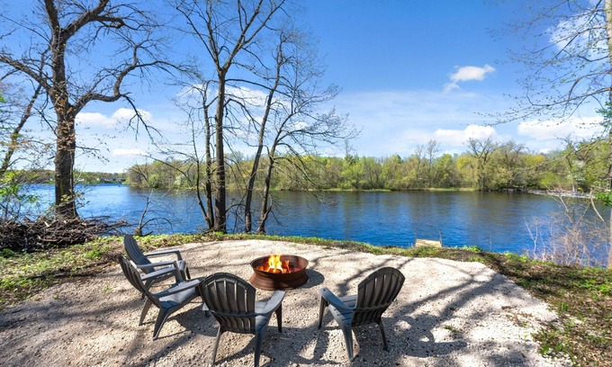 Pine City Casa | Lake Front on Cross Lake Trail TINY house/Kayak/Bike