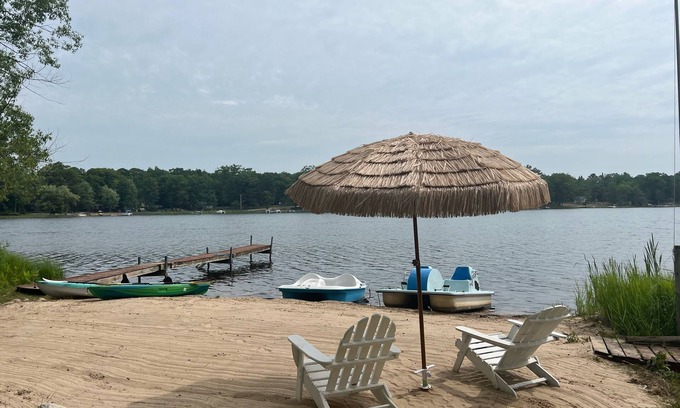 Lake Cabaña | Lake Front with Hot tub! Silver Lake, Clare Co. New owners, many upgrades!