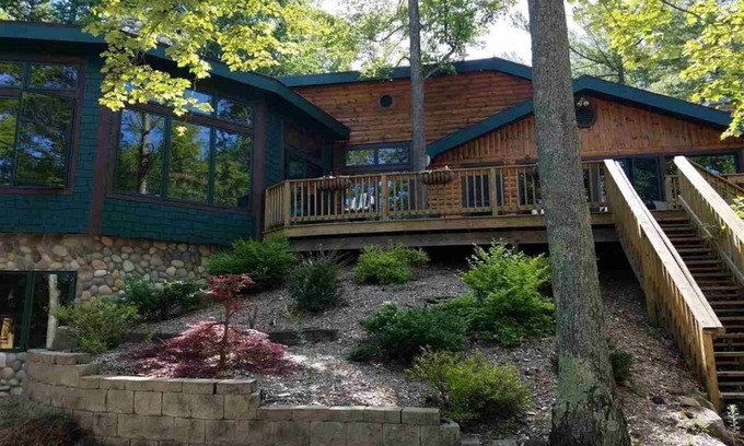 Lake Ann Casa | Lake frontage on beautiful Lake Ann near Traverse City, Michigan