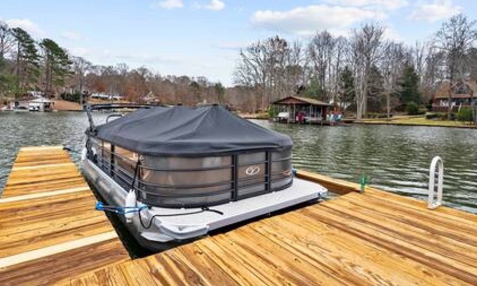 Timber Creek Casa | Lake Gaston 4BR Lake House