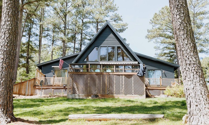 Henrico Casa | Lake Gaston A Frame- Private Beach & dock