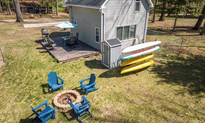 Lake George Cabaña | Lake George Getaway: Cozy cottage w/ kayaks, cornhole, Xbox, volleyball