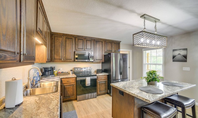 Langston Casa | Lake Guntersville Vacation Rental w/ Fire Pit