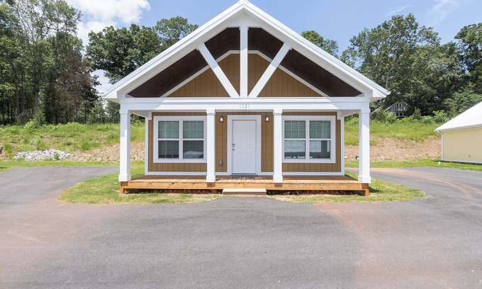 Townville Casa | Lake Hartwell Cabins-15 Minutes to Clemson-Near Green Pond Landing
