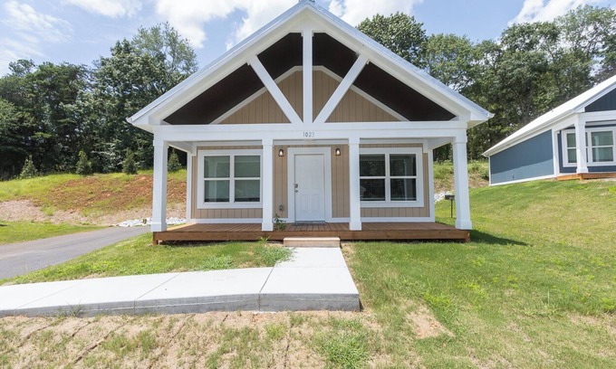 Townville Casa | Lake Hartwell Cabins-15 Minutes to Clemson-Near Green Pond Landing