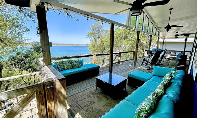 Canyon Lake Cabaña | LAGO HAUS-Hermosa casa frente al lago, cocina renovada, porche LRG, impresionantes vistas
