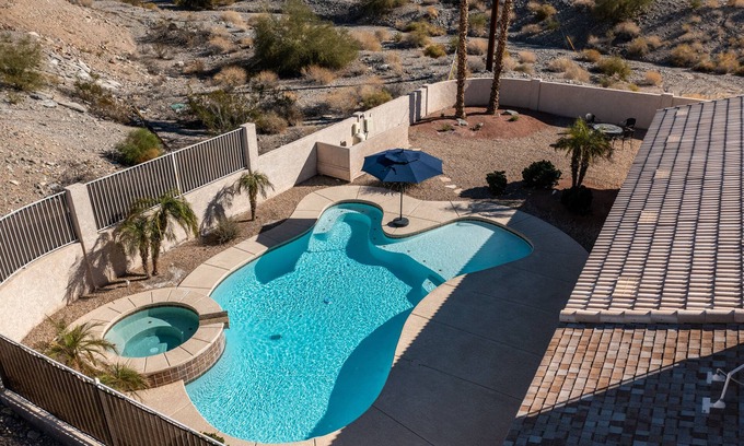 Lake Havasu City Casa | LAKE HAVASU POOL HOME " TIKI RANCH " weekly discounts