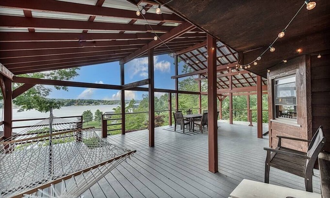 Hickory Casa | Lake Hickory Trio 2BR Green Unit