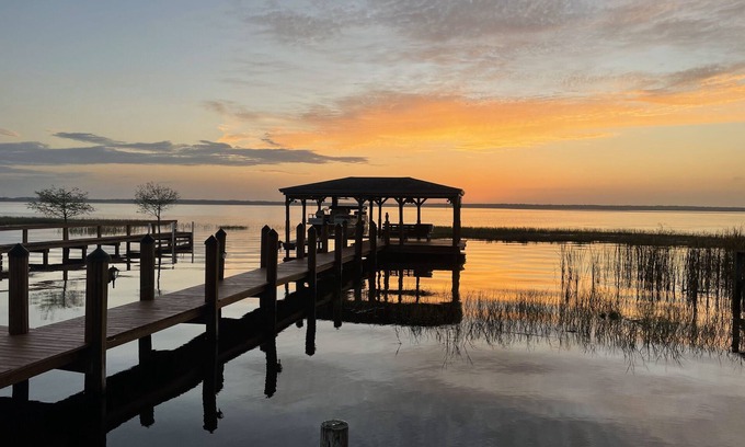 Fedhaven Cabaña | Lake Home - 2 bd rm w/dock & pier on Lake Rosalie, Lake Wales