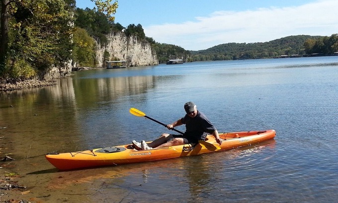 Camdenton Casa | Ubicado dentro de un viñedo de Missouri, admite mascotas y kayak gratuito