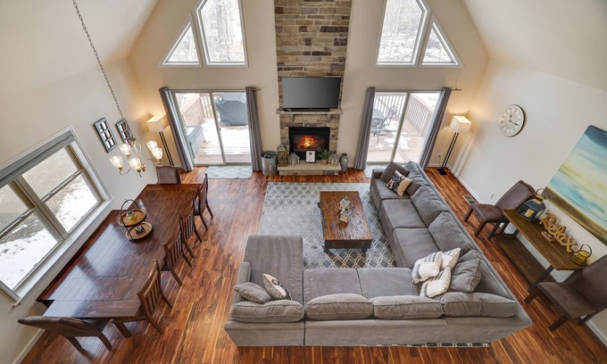 Lackawaxen Chalet De Esquí | Lake House in the Summer, Ski Chalet in the Winter, Pet Friendly!