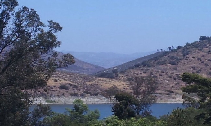 Del Dios Cabaña | Lake House - Novel Attractions Close / Safari Park Zoo/ Legoland / Sea World