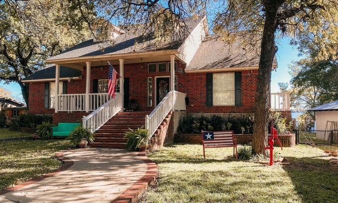Bridgeport Casa | Lake house