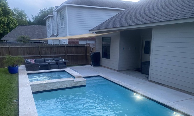 Seven Coves Casa | Lake House with pool and 1 mile from lake marina