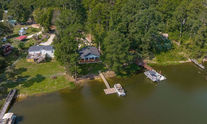 Leesville Cabaña | Lake house with private dock