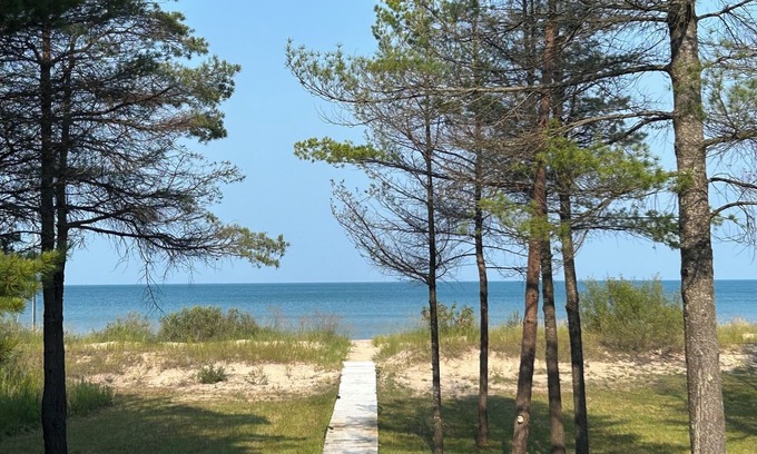 Ossineke Casa | Lake Huron Memory Maker