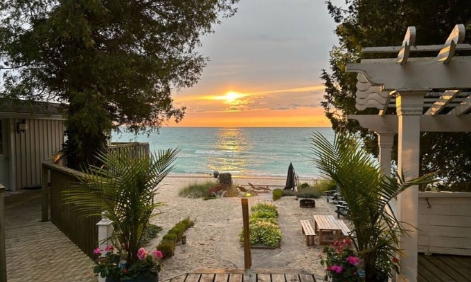 Ashfield-Colborne-Wawanosh Cabaña | Lake Huron Oasis! Private Beachront Cottage