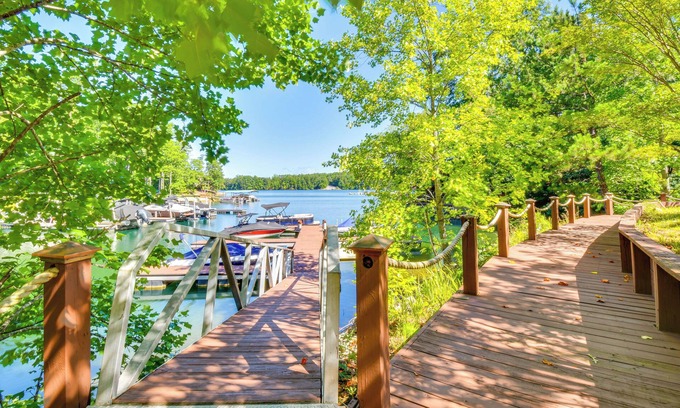 Six Mile Cabina | Lake Keowee Access: Idyllic Six Mile Cabin!