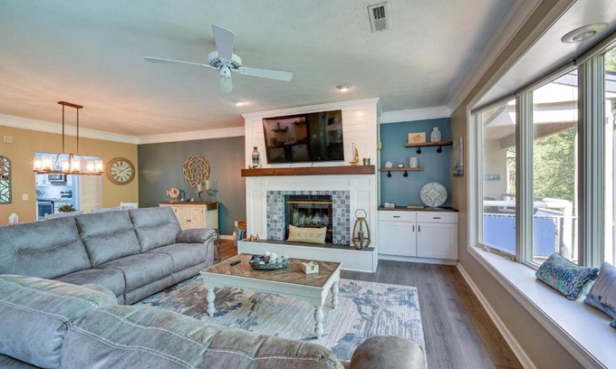 Salem Apartamento | Lake Keowee Condo Resort Pools and Lake Access!