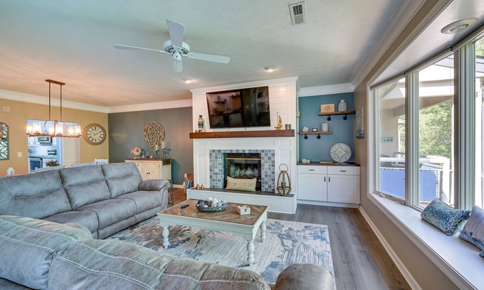 Salem Condominio | Lake Keowee Condo: Resort Pools & Lake Access!