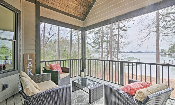 Seneca Casa | Seneca Home w / Porche y muelle privado en el lago Keowee!