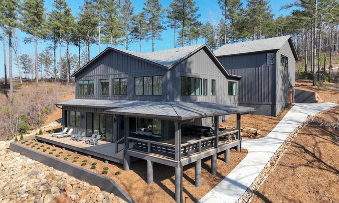 Six Mile Casa | Lake Keowee House - A Luxury Lakeside Retreat