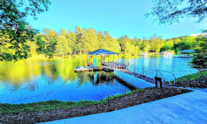 Six Mile Casa | Lake Keowee Lakefront Cove, Private Dock, Deep Water Access, Kayaks & more