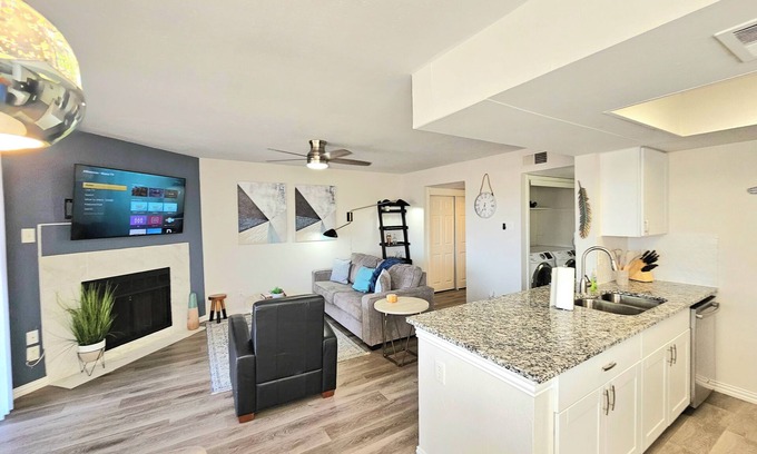Garland Condominio | Lake life 1-bedroom,1-bath condo in peaceful Garland TX