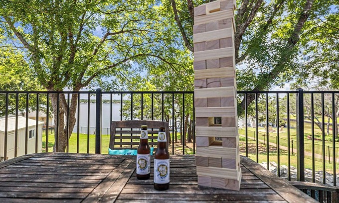 Granbury Casa | Lake Life Beautiful Home for the Fam! Pets!