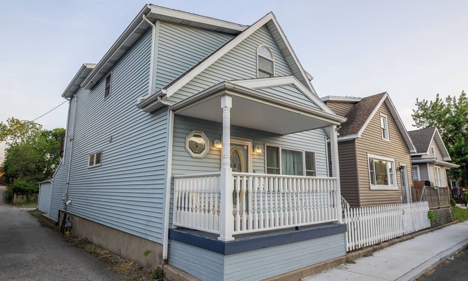 Michigan City Casa | Lake Life Escape. 5 Minutes to the beach, zoo, & casino