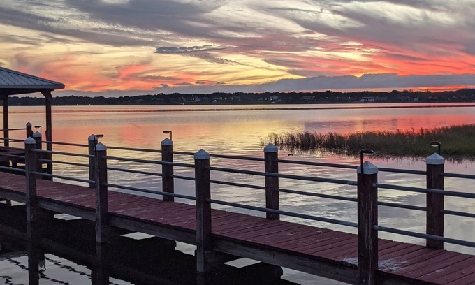 Auburndale Cabaña | La vida del lago con mucha privacidad. La pesca de la lubina o simplemente tomar en la atmósfera del lago