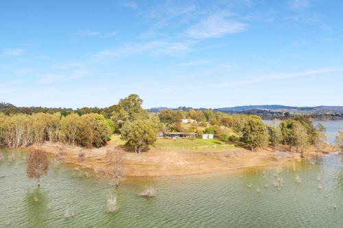 Mansfield Casa | Lake Lodge