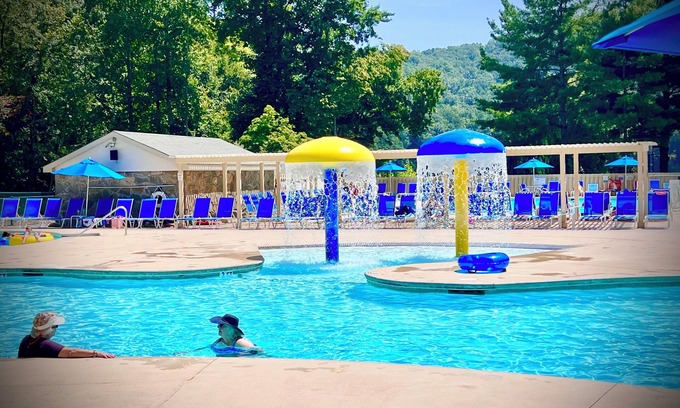 Lake Lure Condominio | Lake Lure Getaway, Pools, Golf and More!