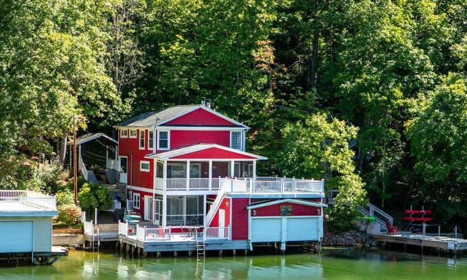 Lake Lure Cabaña | Tucked Away Gem: Lakefront, 3Fireplaces