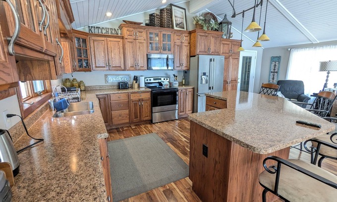 Watertown Casa | Lake Luxury home: Elegance,Comfort,Fishing,Hunting,Optional Pontoon/Jet ski rent