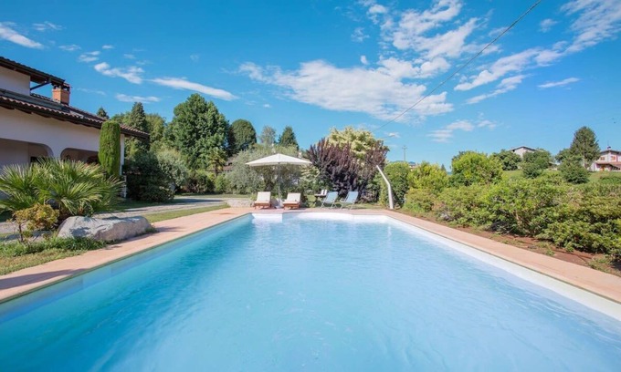 Brebbia Casa | Lake Maggiore 3 bed villa with pool